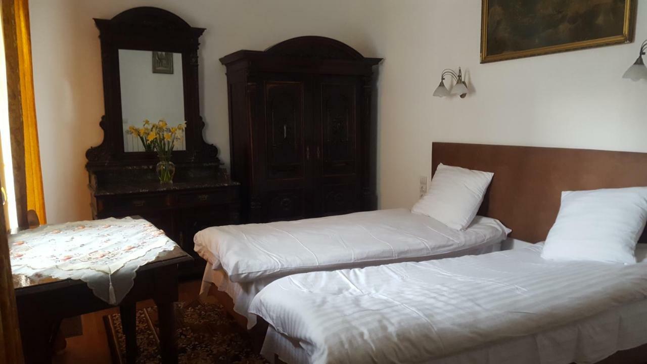 Room In An Old House Truskavets Exterior photo
