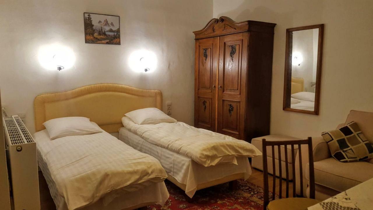 Room In An Old House Truskavets Exterior photo